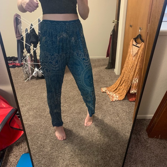 The elephant pant. Size medium - Picture 4 of 4